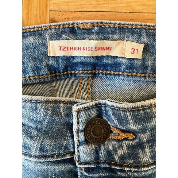 Levis 721 Hi Rise Skinny, Med Wash, Distressed, 31/12. Classic Minimalist - Picture 10 of 15